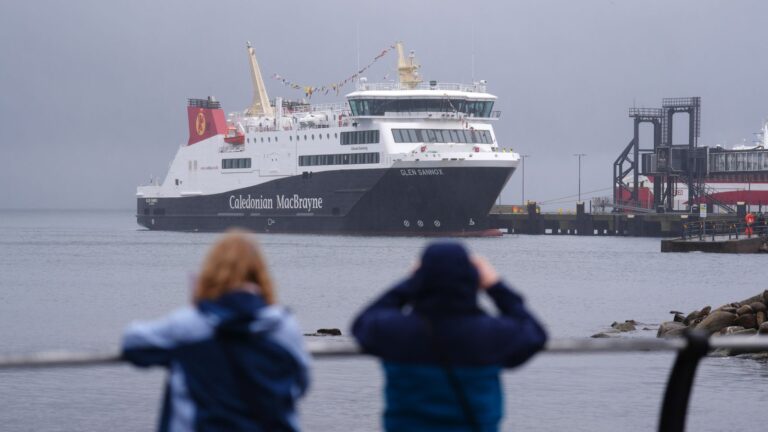 skynews-glen-sannox-ferry_6856589.jpg