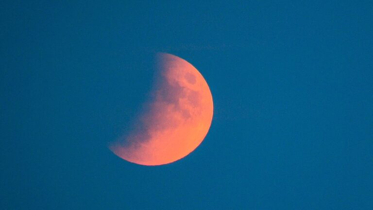 skynews-partial-lunar-eclipse_6835695.jpg