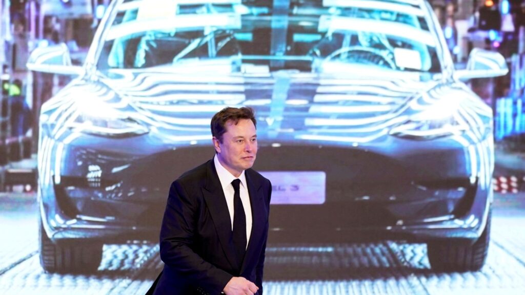 skynews-tesla-musk-car_5793835.jpg