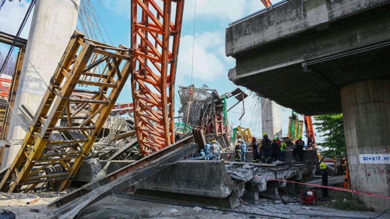 skynews-thailand-bangkok-road-collapse_6856944.jpg