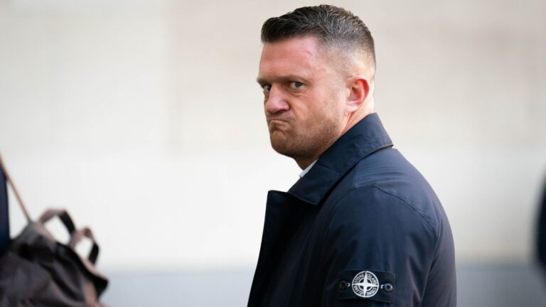 skynews-tommy-robinson-court_6429299.jpg