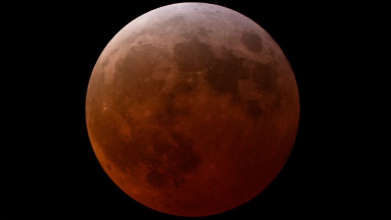 skynews-total-lunar-eclipse_6855840.jpg