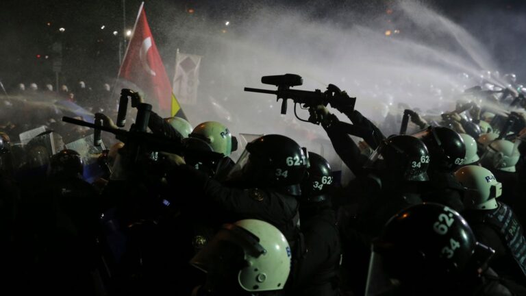 skynews-turkey-istanbul-protest_6865261.jpg